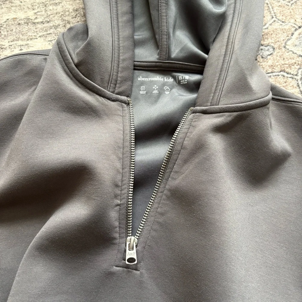 Abercrombie girls quarter zip sweater in gray size 15/16